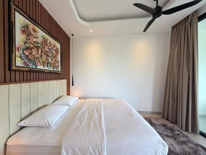 Private bedroom with king bed — Villa Cemagi