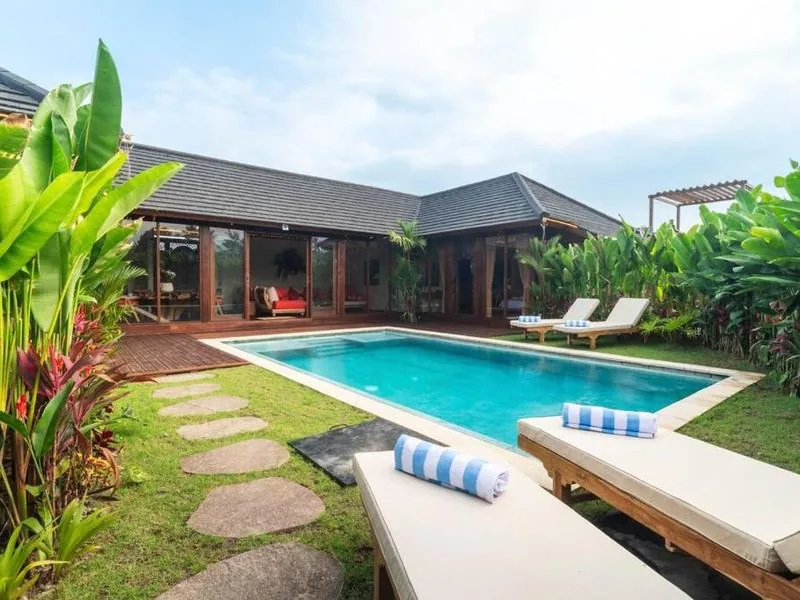 Infinity pool with sun loungers