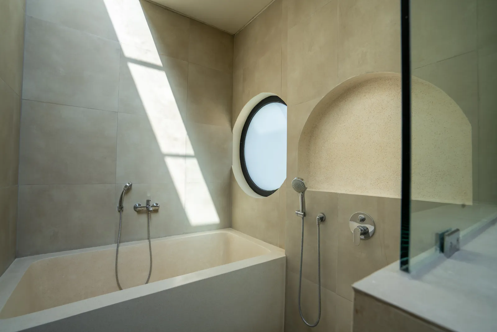 Type B bathroom with arched shower