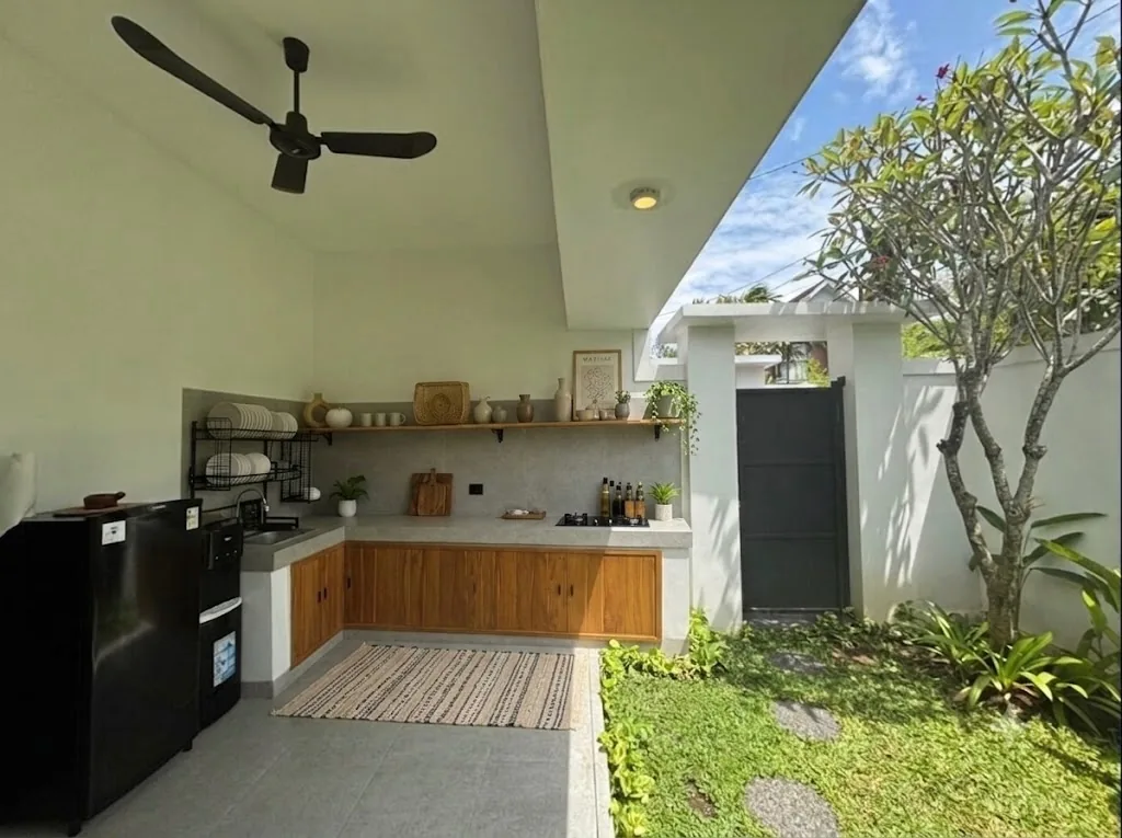 Petitenget Tiny House open-air kitchen