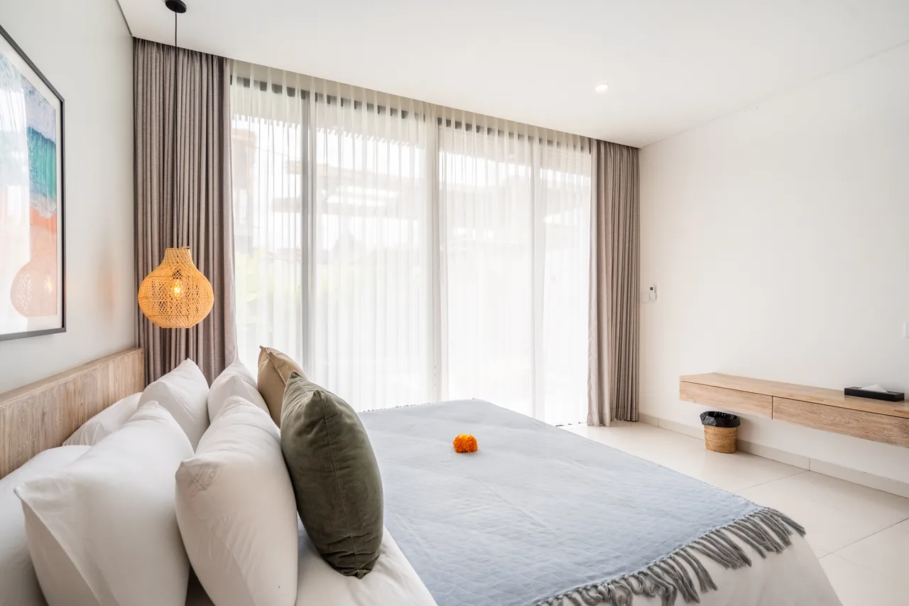 Villa Jucca bedroom with garden view